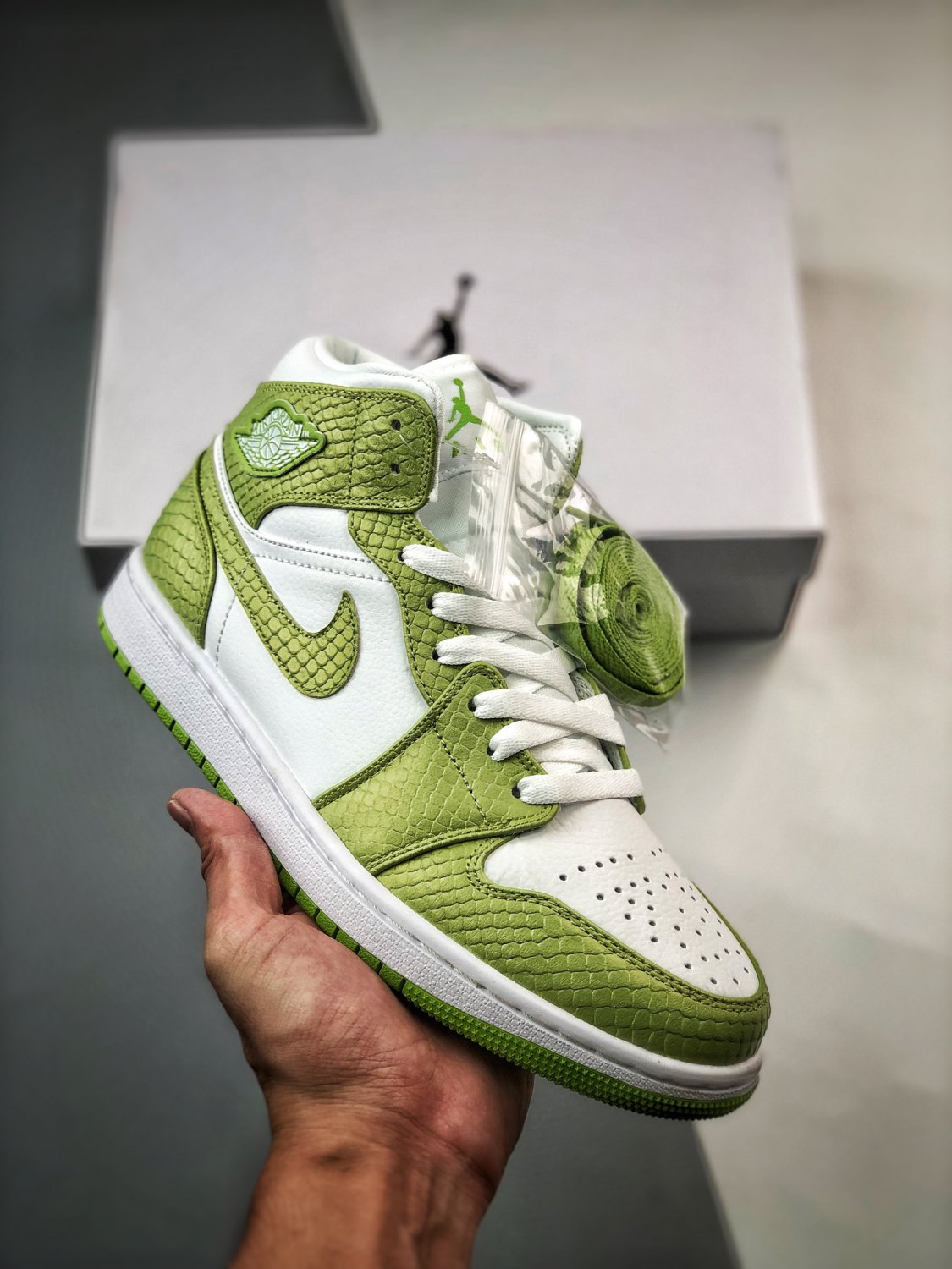 jordan 1 mid green python whitevivid green dv2959-113