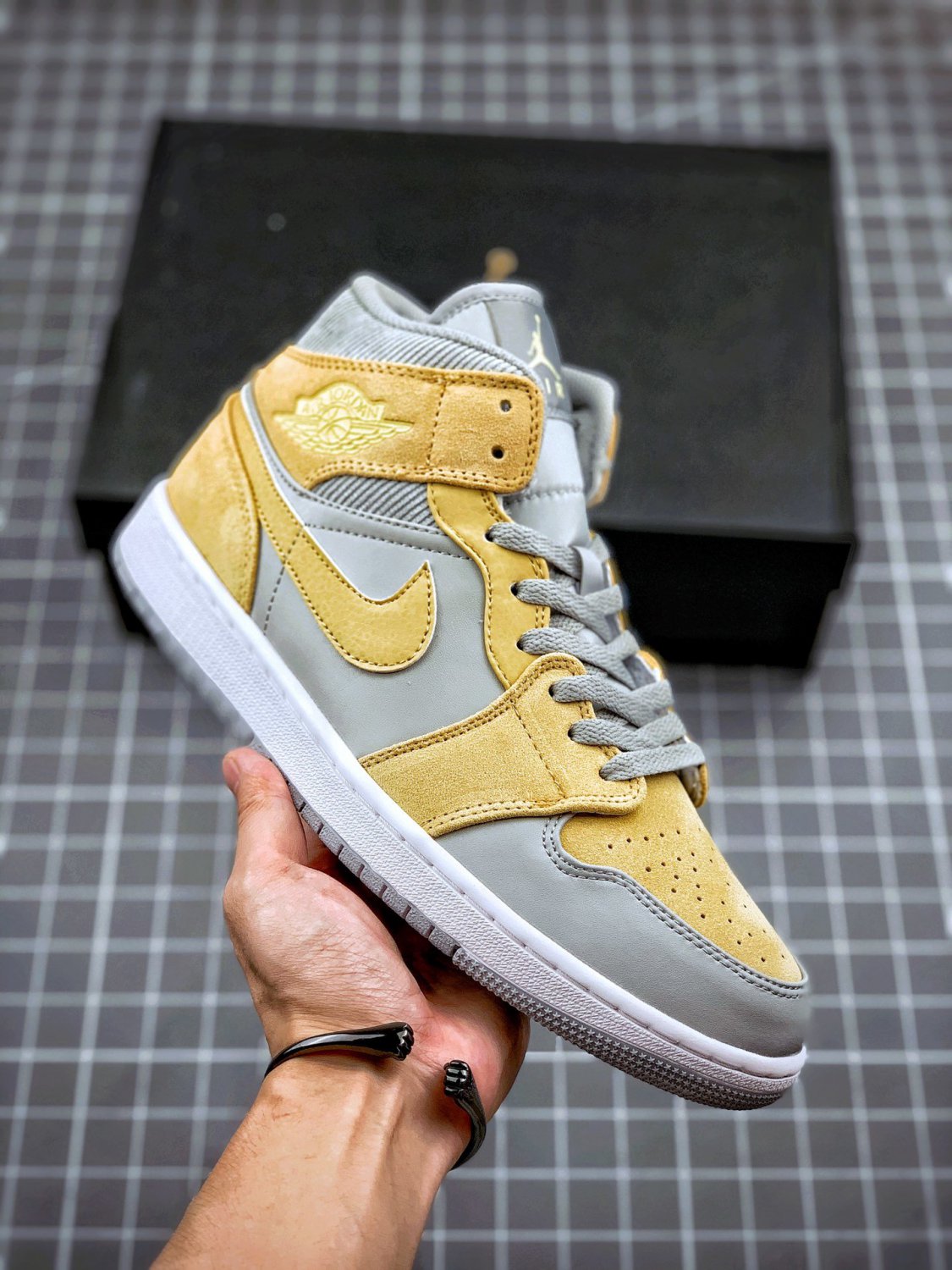 jordan 1 mid grey bone da4666-001