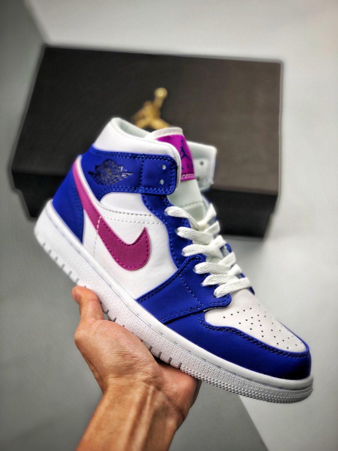 jordan 1 mid hyper royalhyper violet-white 554724-451 on