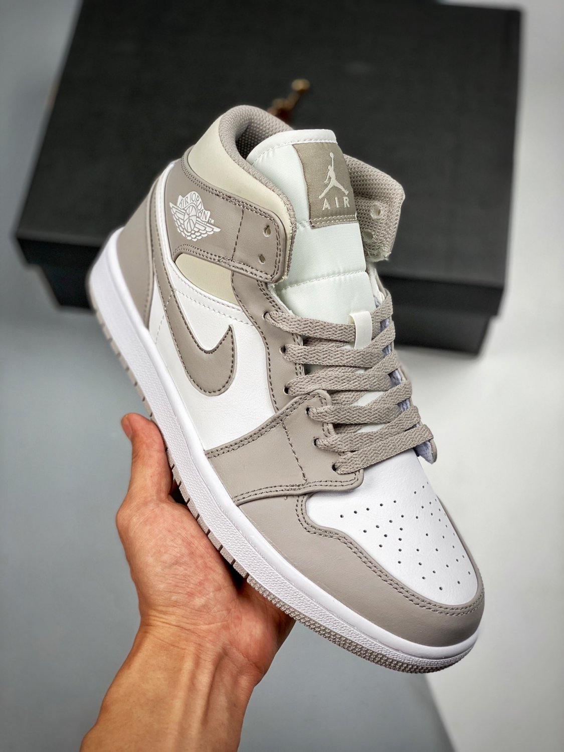jordan 1 mid linen white 554724-082