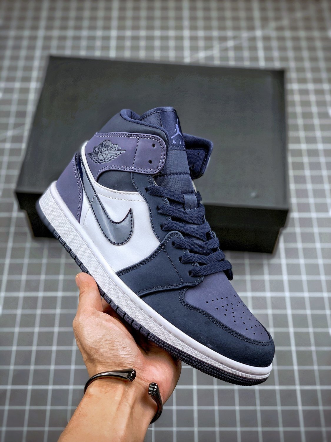jordan 1 mid obsidiansanded purple-white