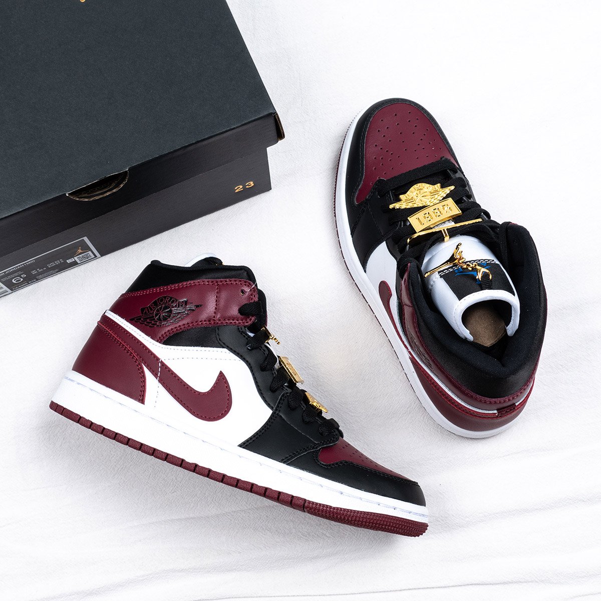 jordan 1 mid se &acirc;��gold pendants&acirc;�� cz4385-016