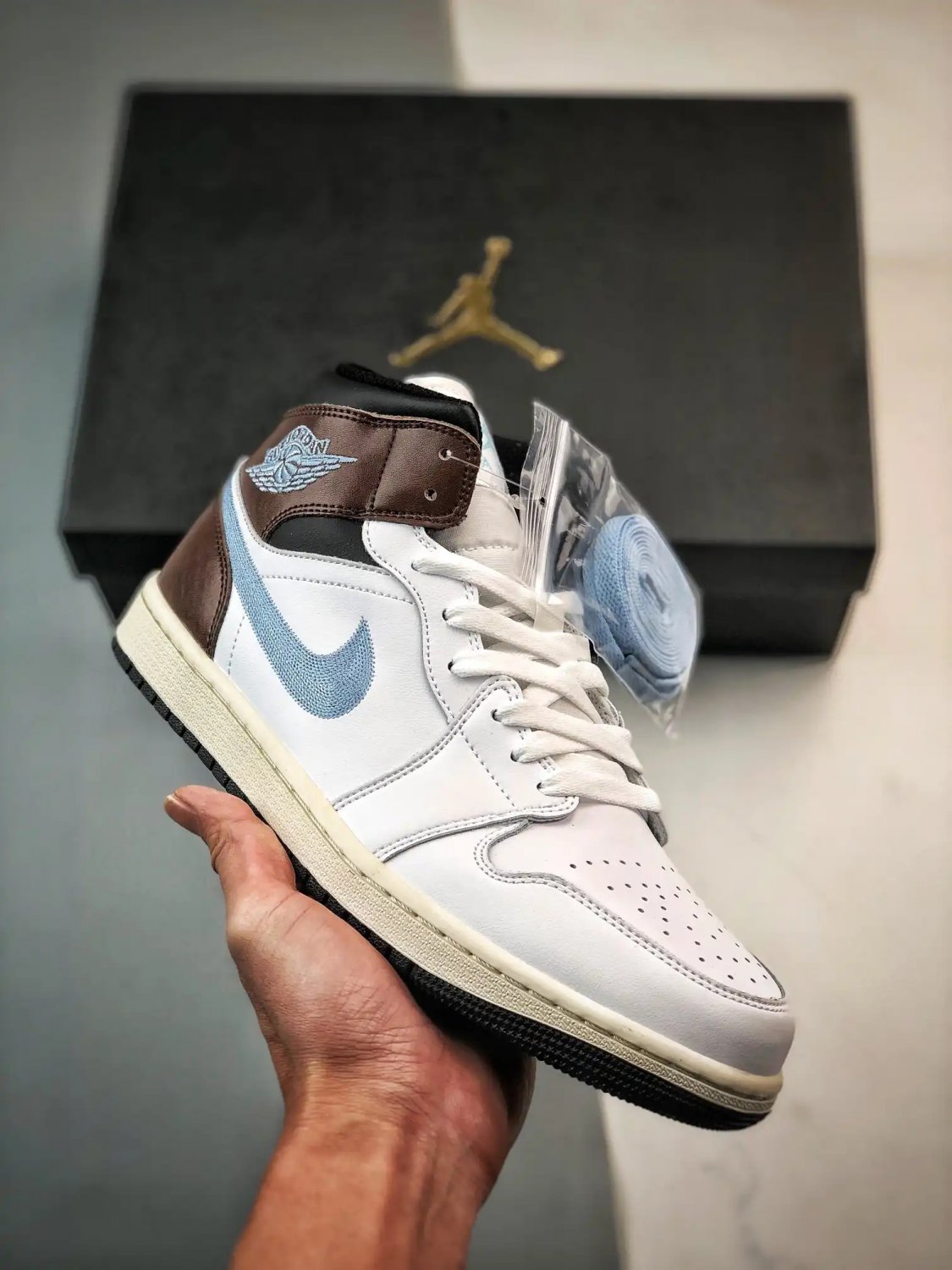 jordan 1 mid se &acirc;��white blue grey&acirc;�� fq8162-142