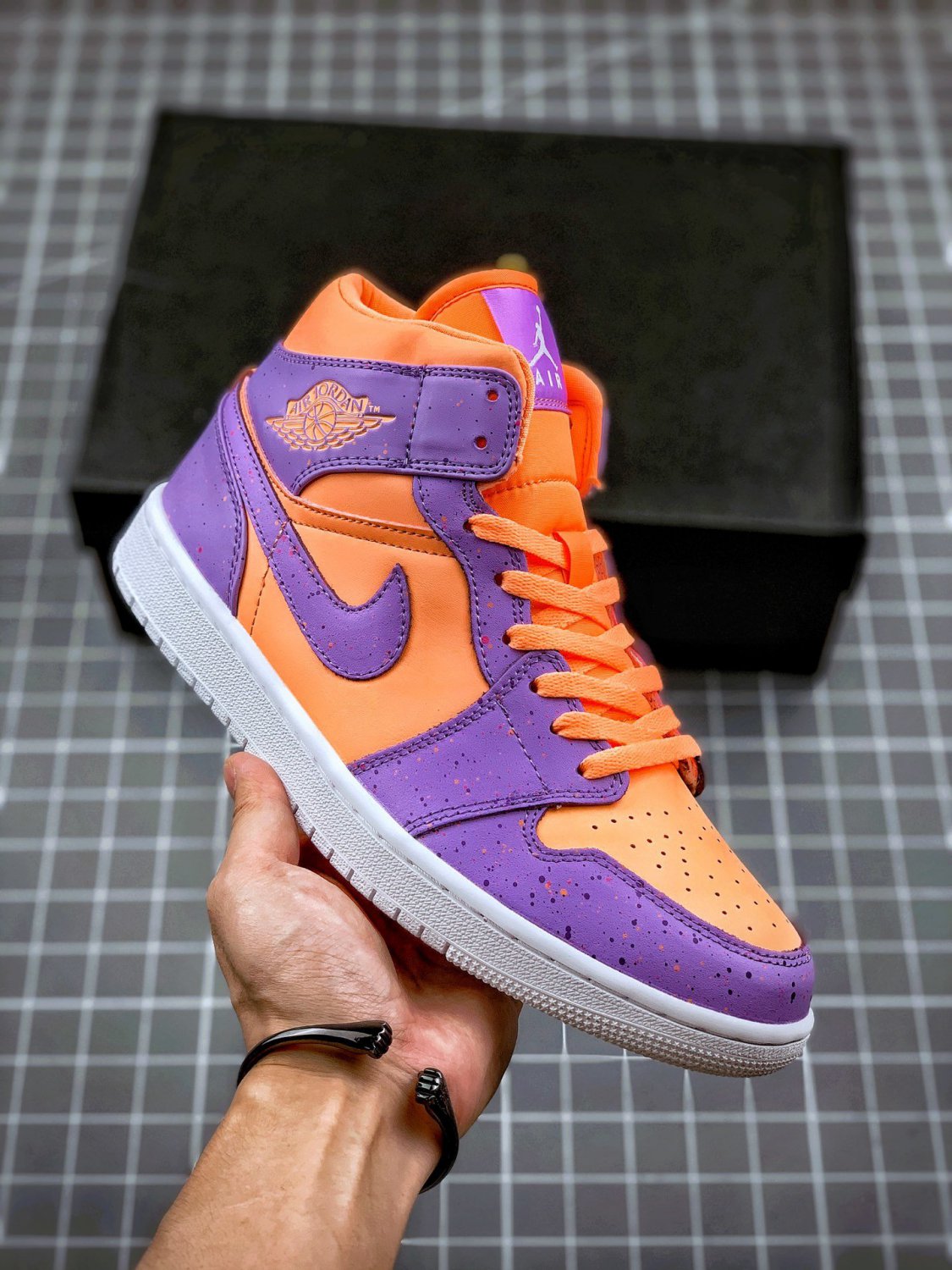 jordan 1 mid se &acirc;��atomic pulse&acirc;��