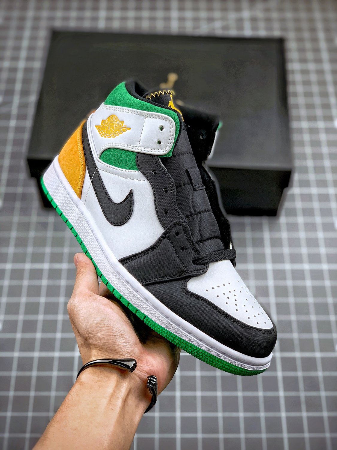 jordan 1 mid se &acirc;��oakland&acirc;�� white black green yellow
