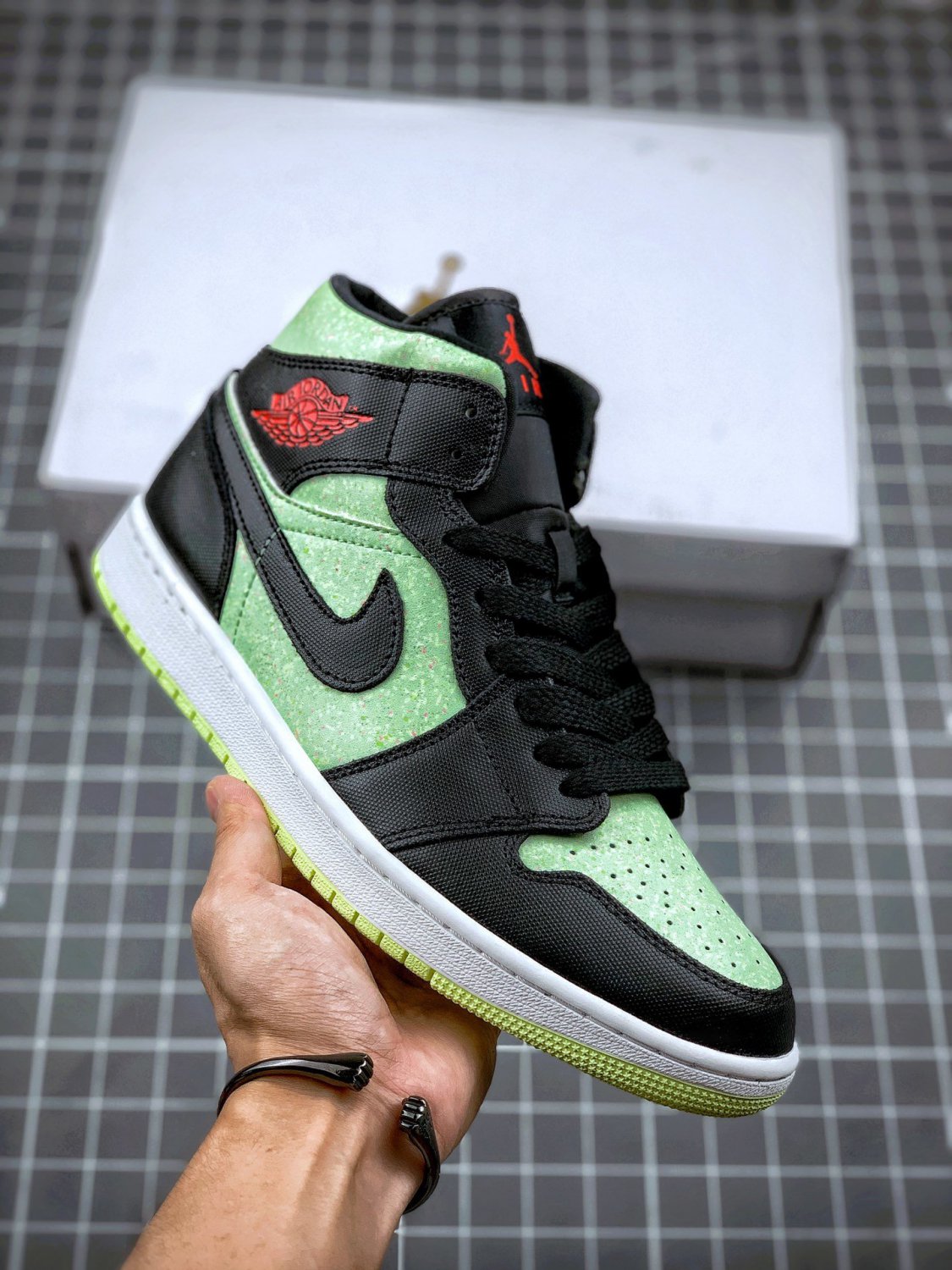 jordan 1 mid se blackchile red-barely volt