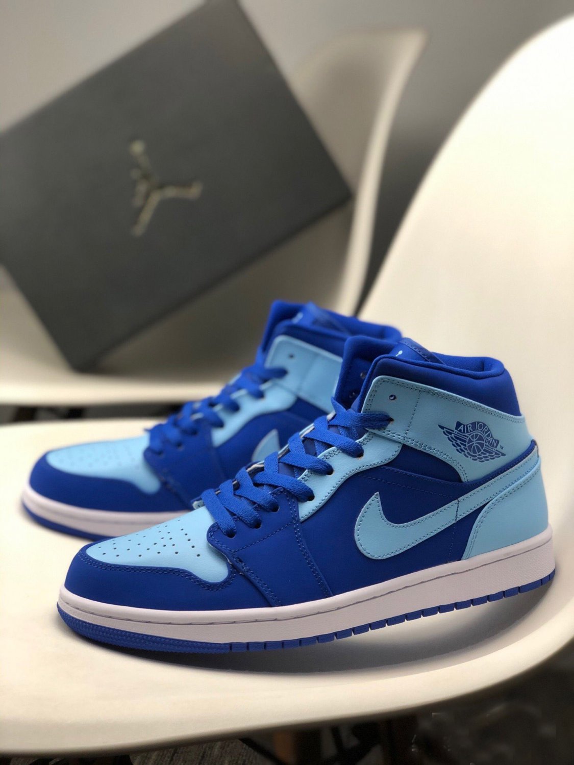 jordan 1 mid varsity royalice blue-white