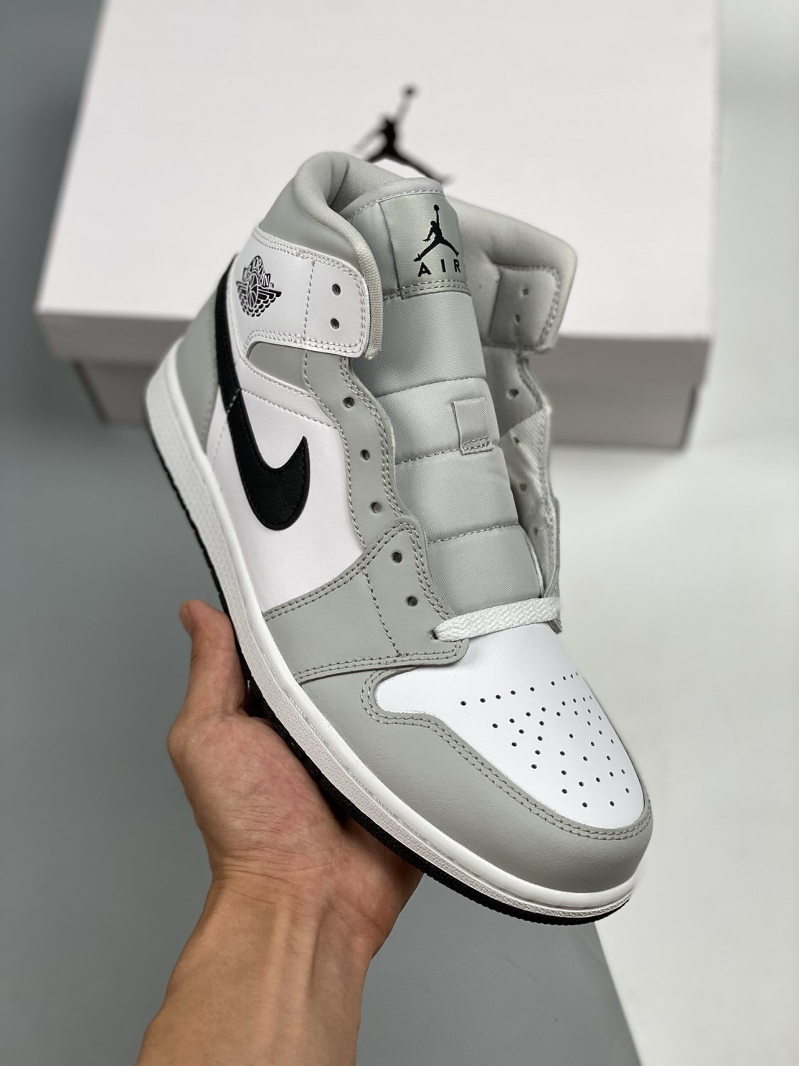 jordan 1 mid whitelight smoke grey bq6472-015