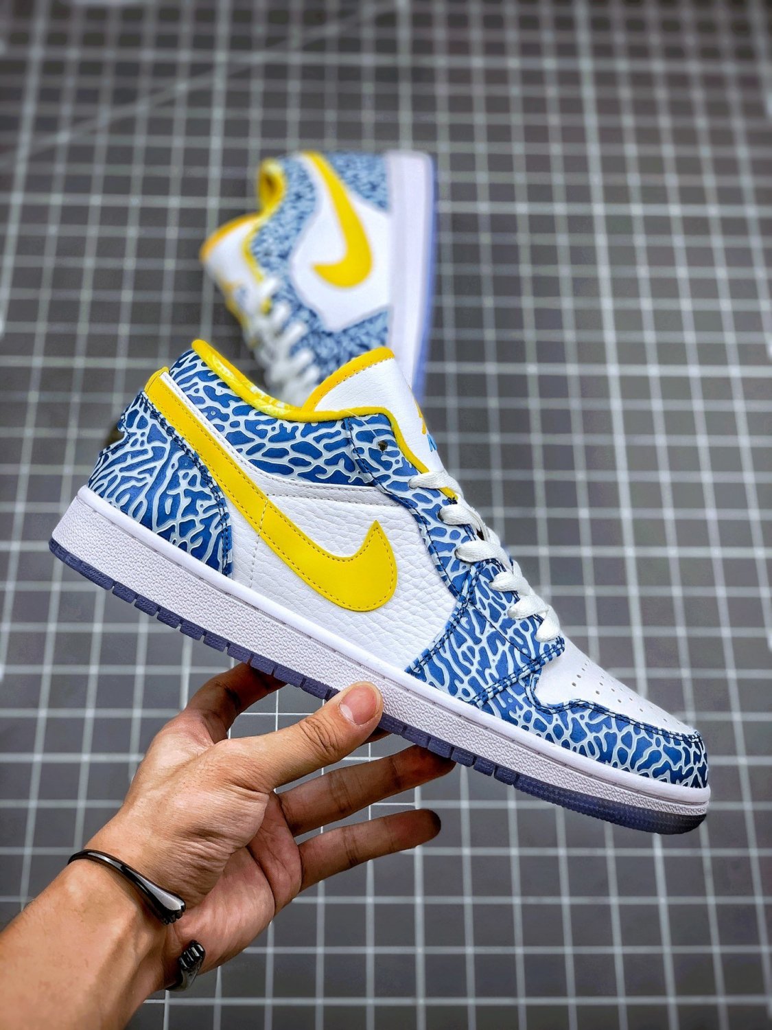 jordan 1 retro low &acirc;��west coast&acirc;�� whitevarsity maize-university blue