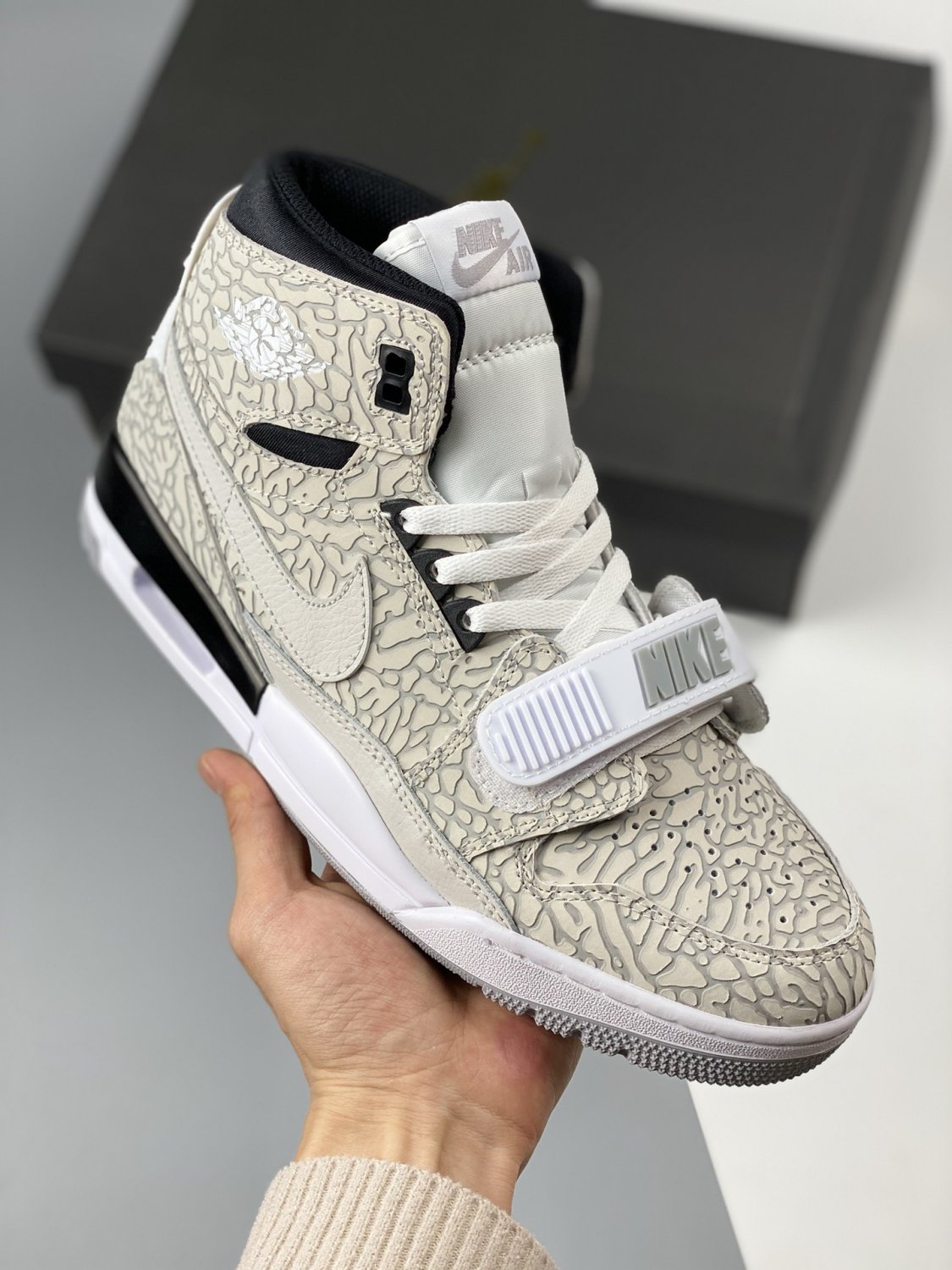 jordan legacy 312 flip white black av3922-100