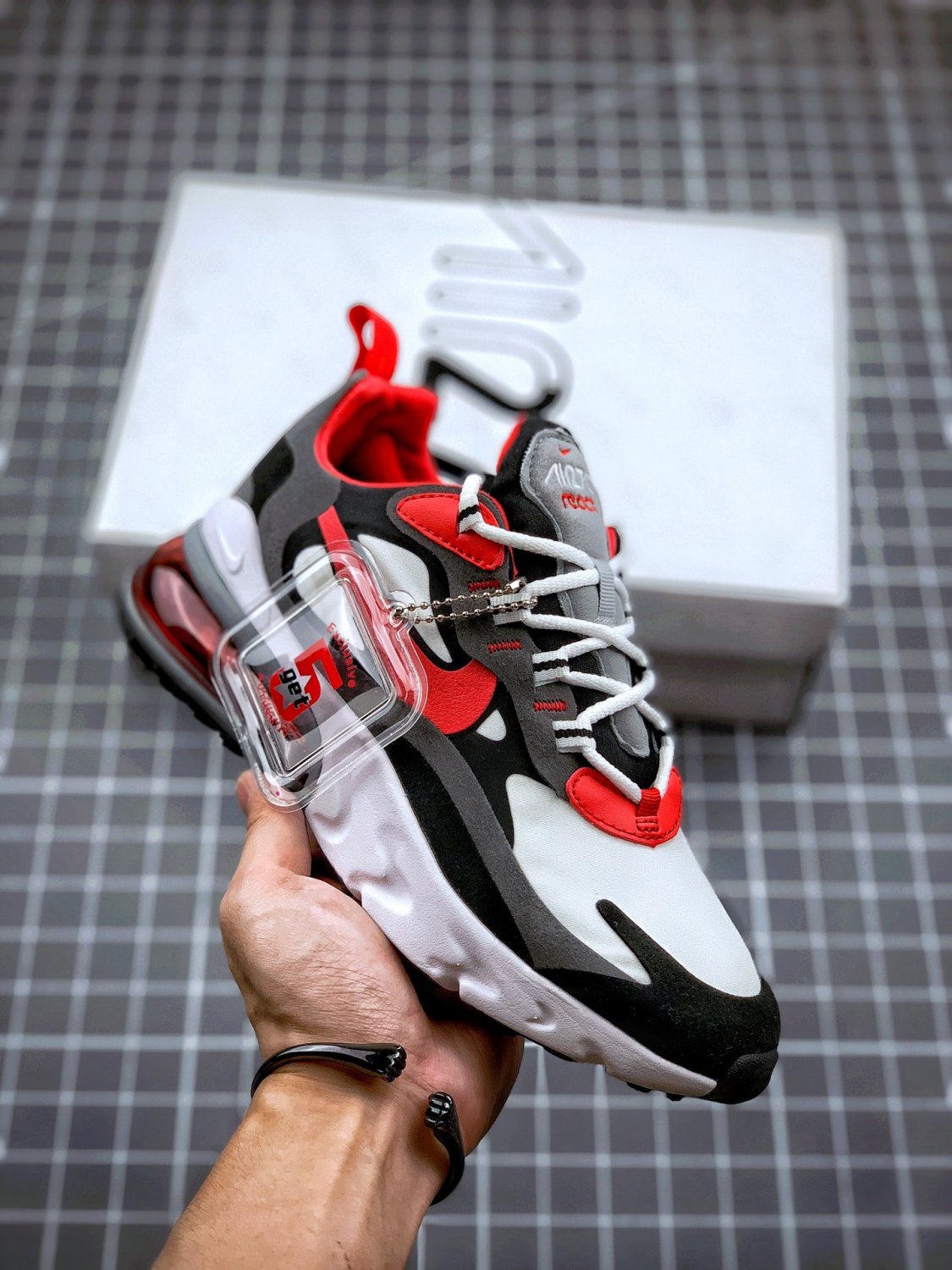 nike air max 270 react blackwhite-iron grey-university red