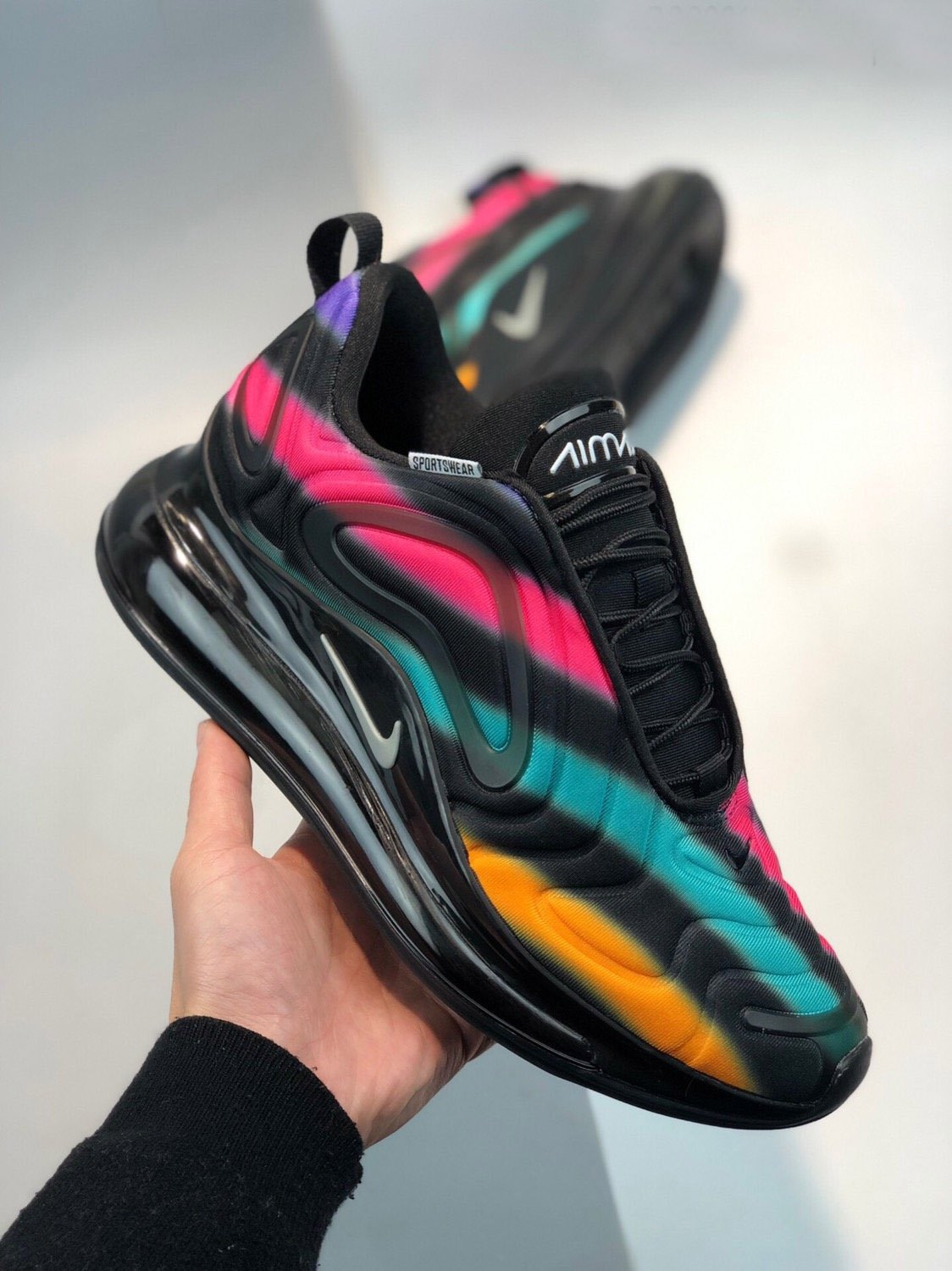 nike air max 720 blackmetallic silver-university gold