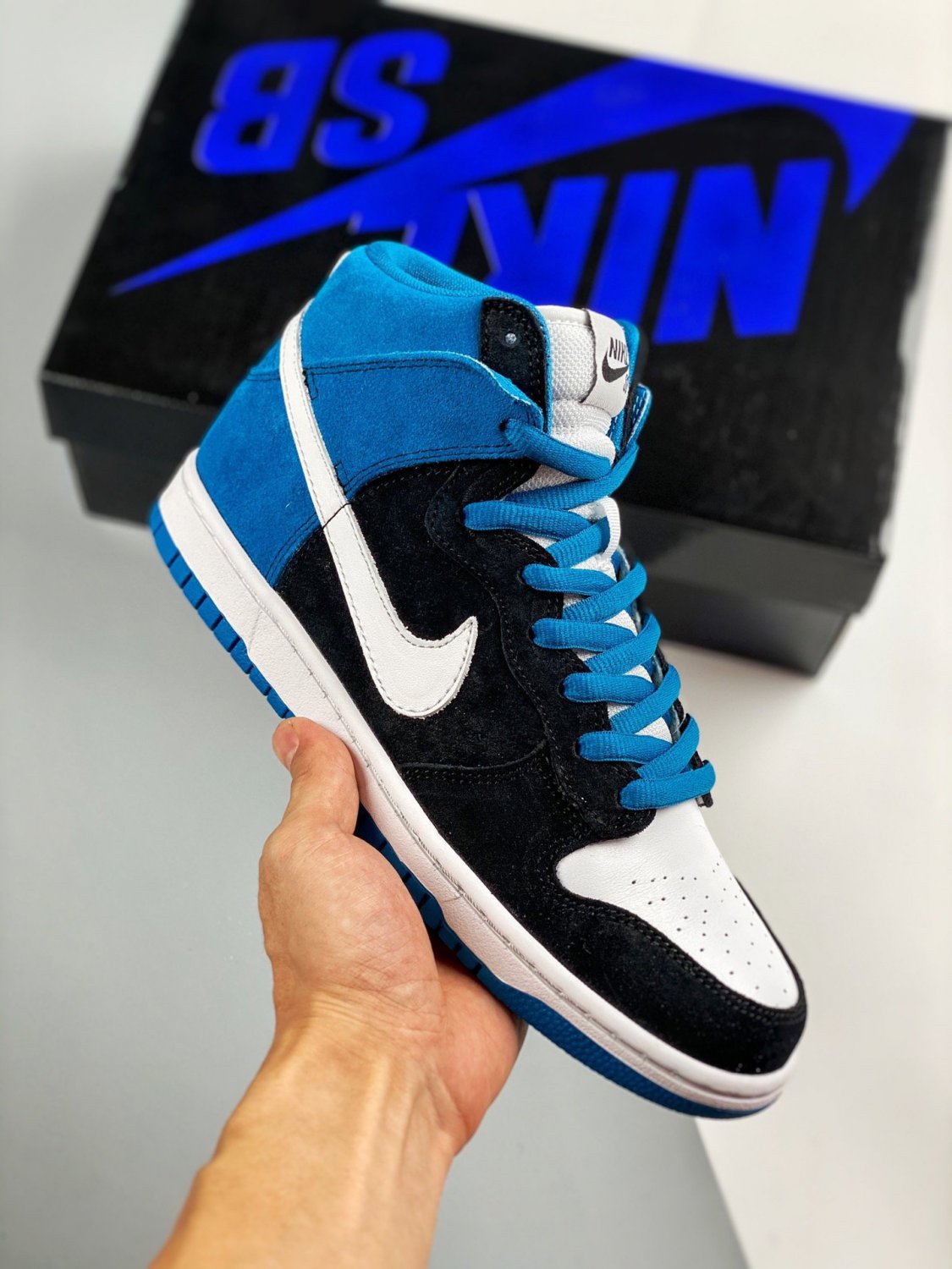 nike sb dunk high &Acirc;�&Acirc;�send help&Acirc;�&Acirc;� blackwhite-blue reef