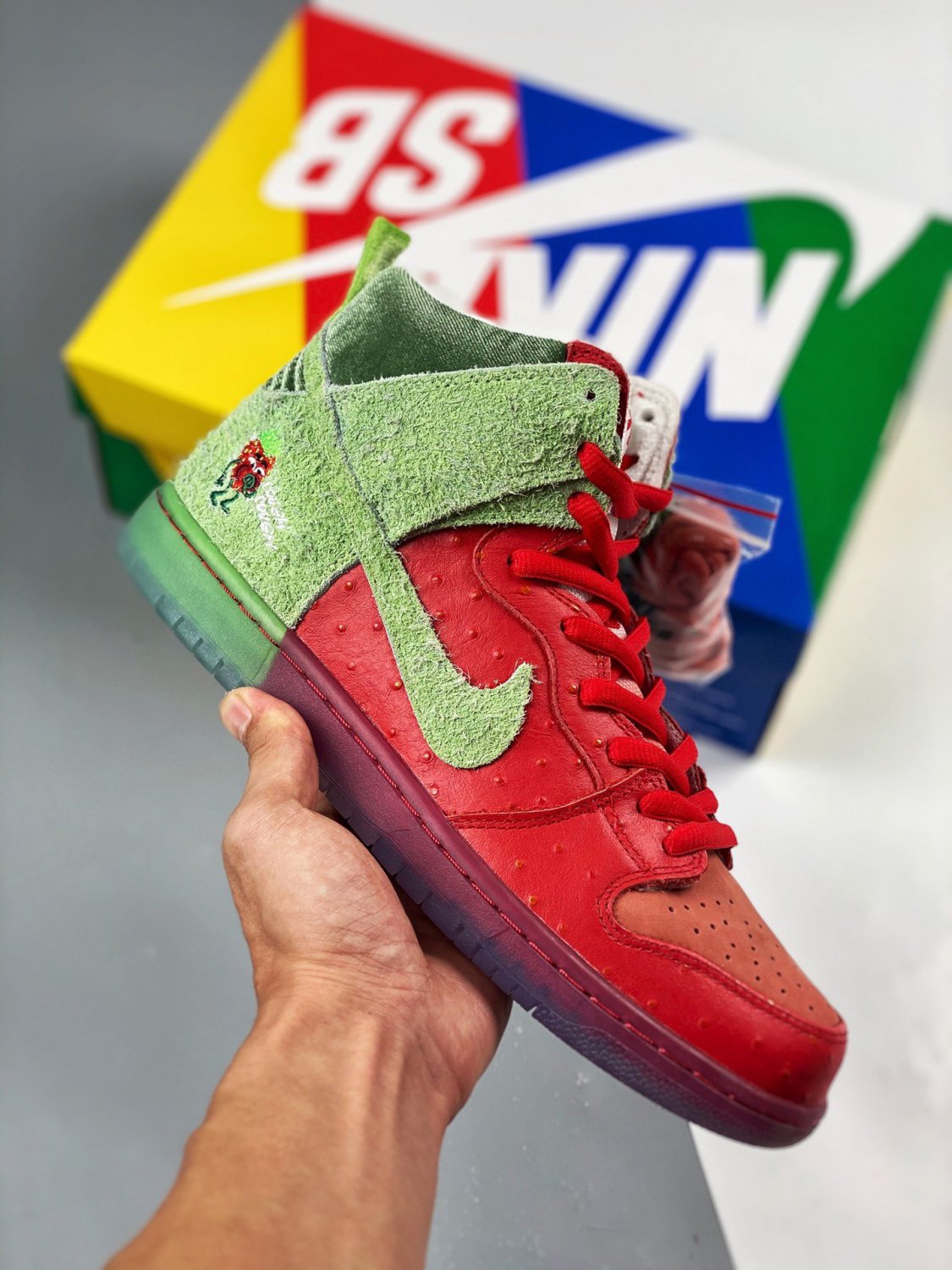 nike sb dunk high &Acirc;�&Acirc;�strawberry cough&Acirc;�&Acirc;� cw7093-600
