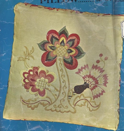 Williamsburg Jacobean Crewel Embroidery Pillow Kit Vintage 1968 Paragon