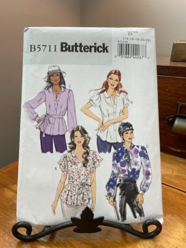 Butterick Sewing Pattern Women's Plus Top & Belt Sizes 14-22 Butterick B5711