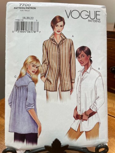 Vogue Sewing Pattern Women's Plus Shirt Sizes 18-22 Vogue 7700