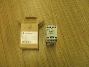 Allen Bradley 100-CF400DJ contactor NIB
