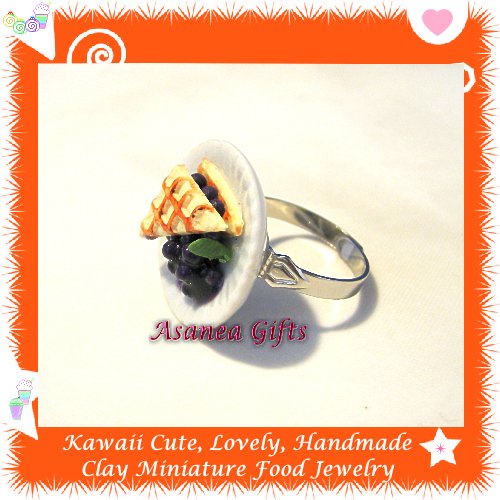 FOOD JEWELLERY - HANDCRAFTED BLUEBERRY WAFFLE PIE ON PLATE PENDANT RING ECMFJ-RG1009
