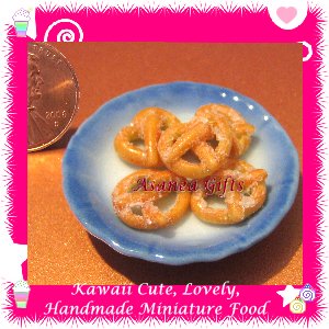 PLATE OF PRETZELS SET - HANDMADE POLYMER CLAY FOOD FOR DOLLS HOUSE OR MINIATURISTS ECDMF-BK2006