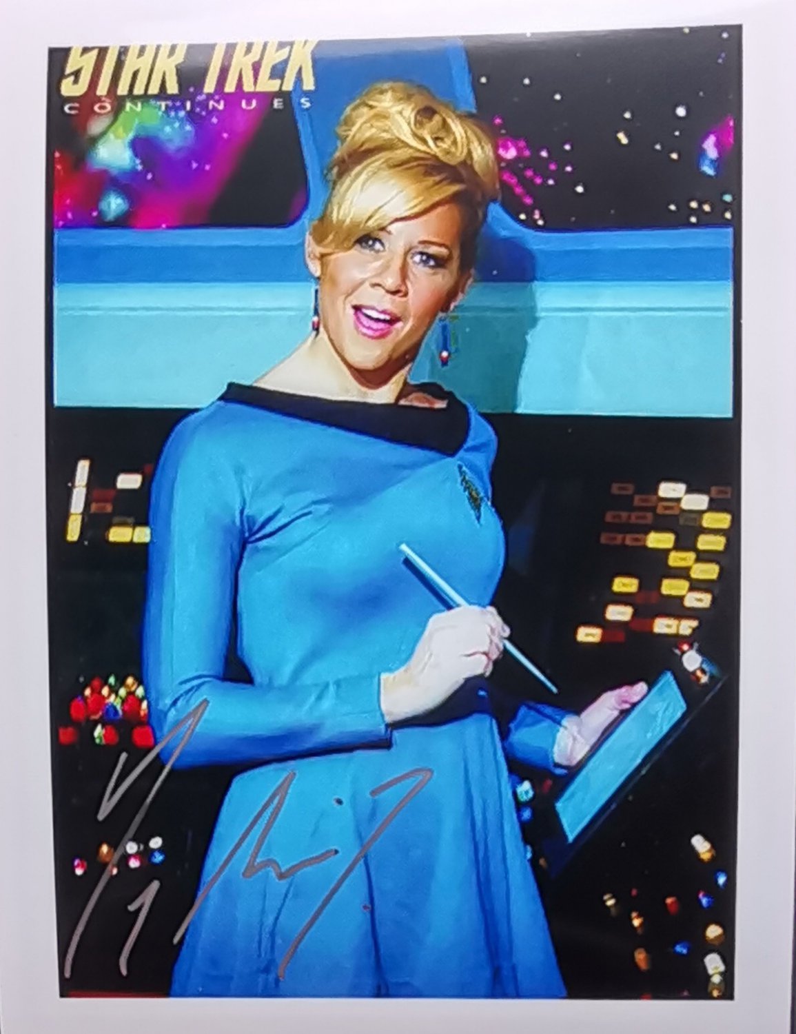 Gigi Edgley, Star Trek, Original Autograph Photo 8x6