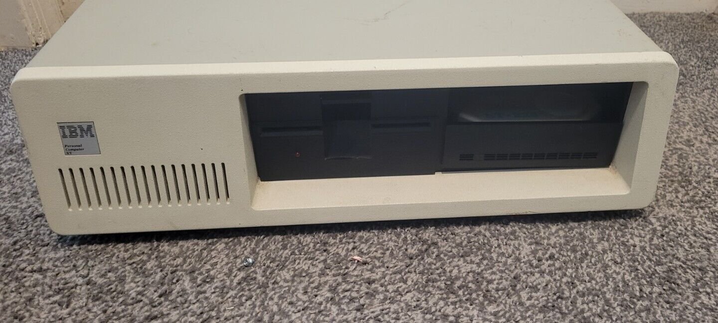 Vintage IBM 5160 PC Computer READ DESCRIPTION