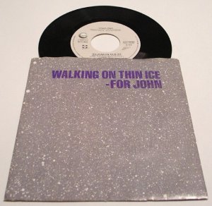 Yoko Ono * WALKING ON THIN ICE * Original 45rpm with Pictire Sleeve Rare 1981 Mint