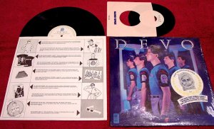 DEVO * New Traditionalists * Original LP with Poster & 45rpm & Sticker 1981 MINT