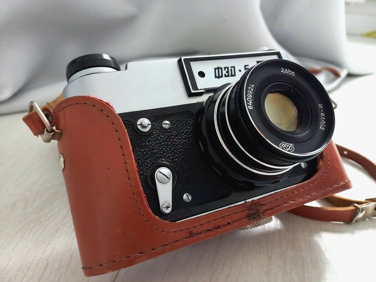 FED 5 V Camera Rangefinder Soviet Camera with Lens Industar 61 L/D