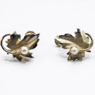 Vintage Gold Tone Maple Leaf & Pearl Screwback Clip-on Earrings Vintage Gold Tone Maple Leaf & Pearl Screwback Clip-on Earrings