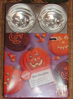 Wilton Halloween Mini pumpkin cake pan