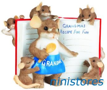 ♥ '09 NEW Charming Tails GRANDMA COOKING COOK Figurine