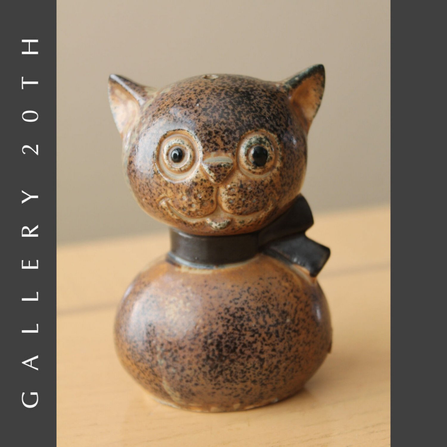 CHARM! MID CENTURY MODERN POTTERY CAT! JAPAN MADE KITTY SALTSHAKER INTERIOR 50'S