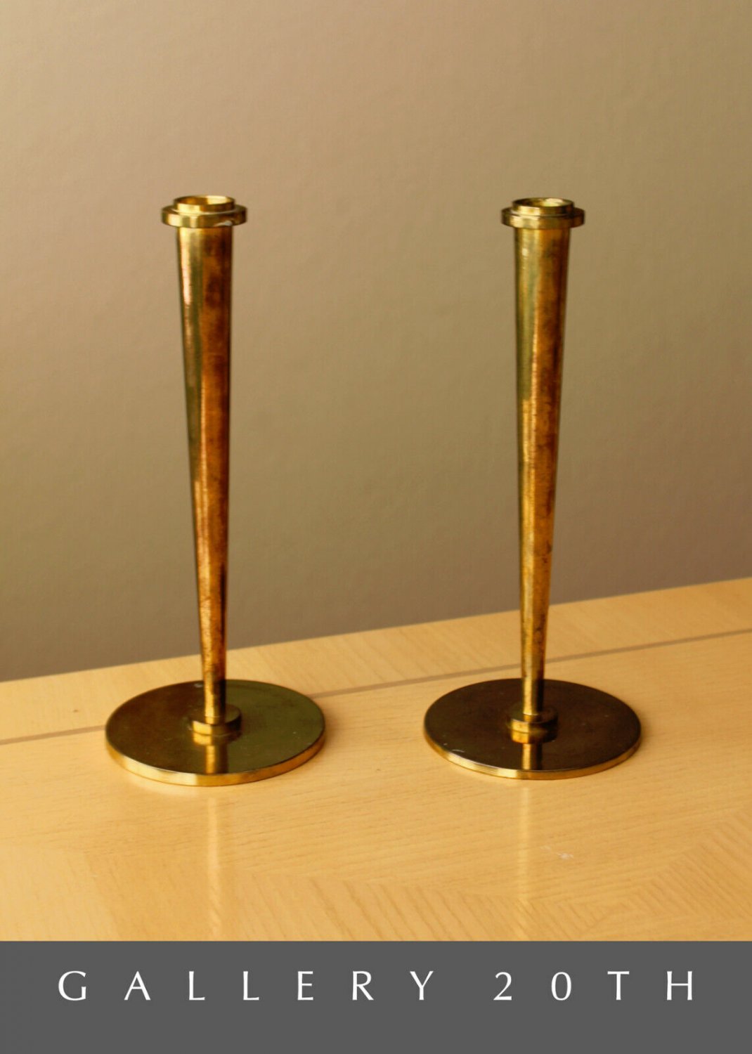 VTG MID CENTURY BRASS ATOMIC MODERN CANDLE HOLDERS! SLEEK SAUCER ART DECO PAIR
