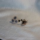 Vintage plastic flower clip on earrings (100c)