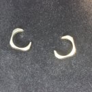 Square gold earrings. (107C)