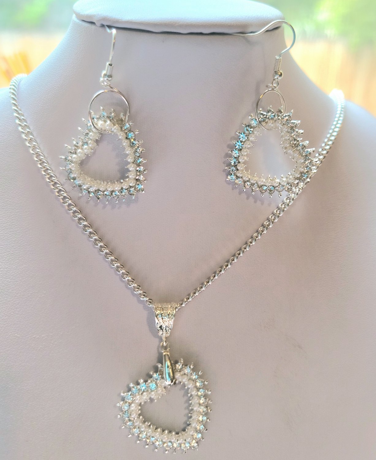 Necklace and earring set