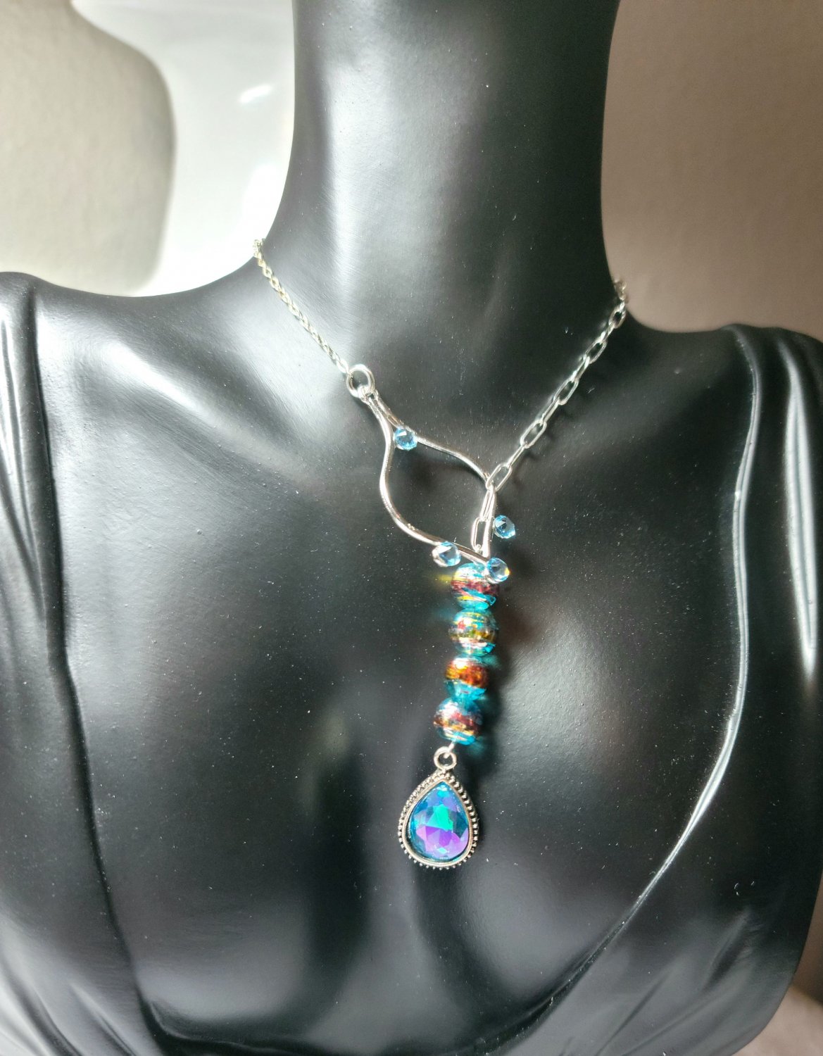 Claspless necklace