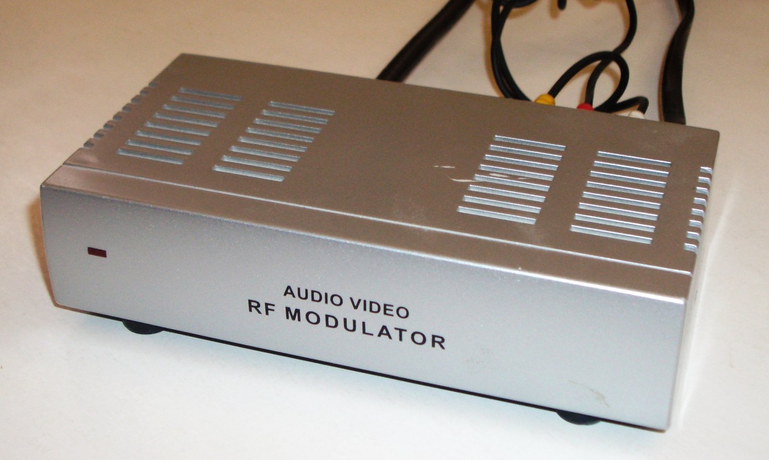 Dynex WS007 Audio Video RF Modulator AV Signal Converter
