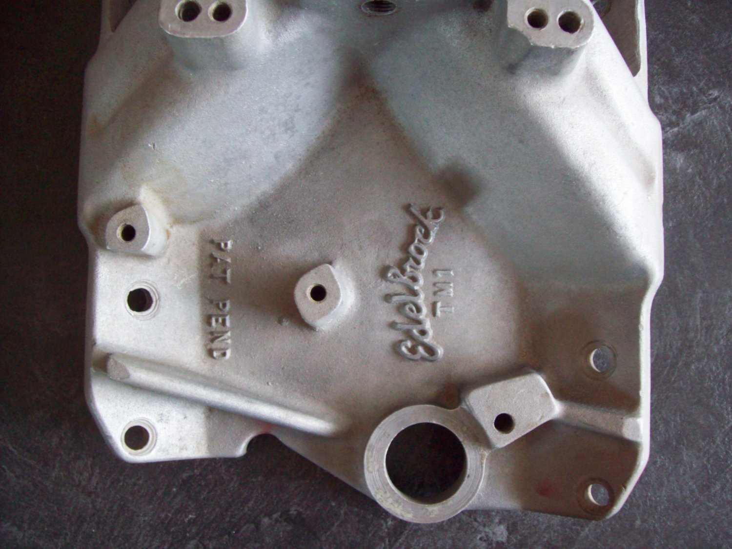 Edelbrock TM1 SBC Chevy intake manifold