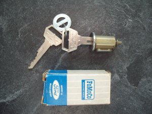 1965 Ford key and lock assembly New