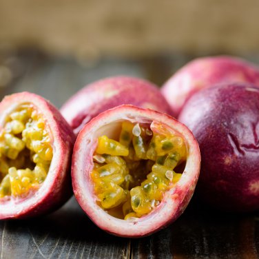 Purple Passion Fruits passiflora edulis sour sweet egg fruit 40 PCS Seeds