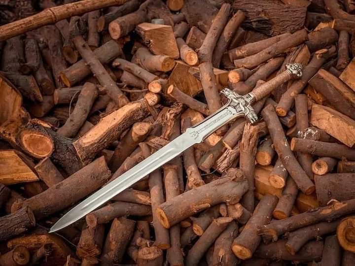CUSTOM HANDMADE  HIGH STEEL CONAN THE BARBARIAN ATLANTEAN SWORD