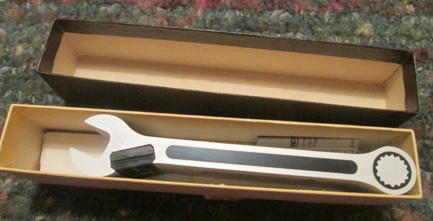 THERMOMETER QUARTZ DETECT AUTO LAB,    HARDWARE WRENCH  IN BOX
