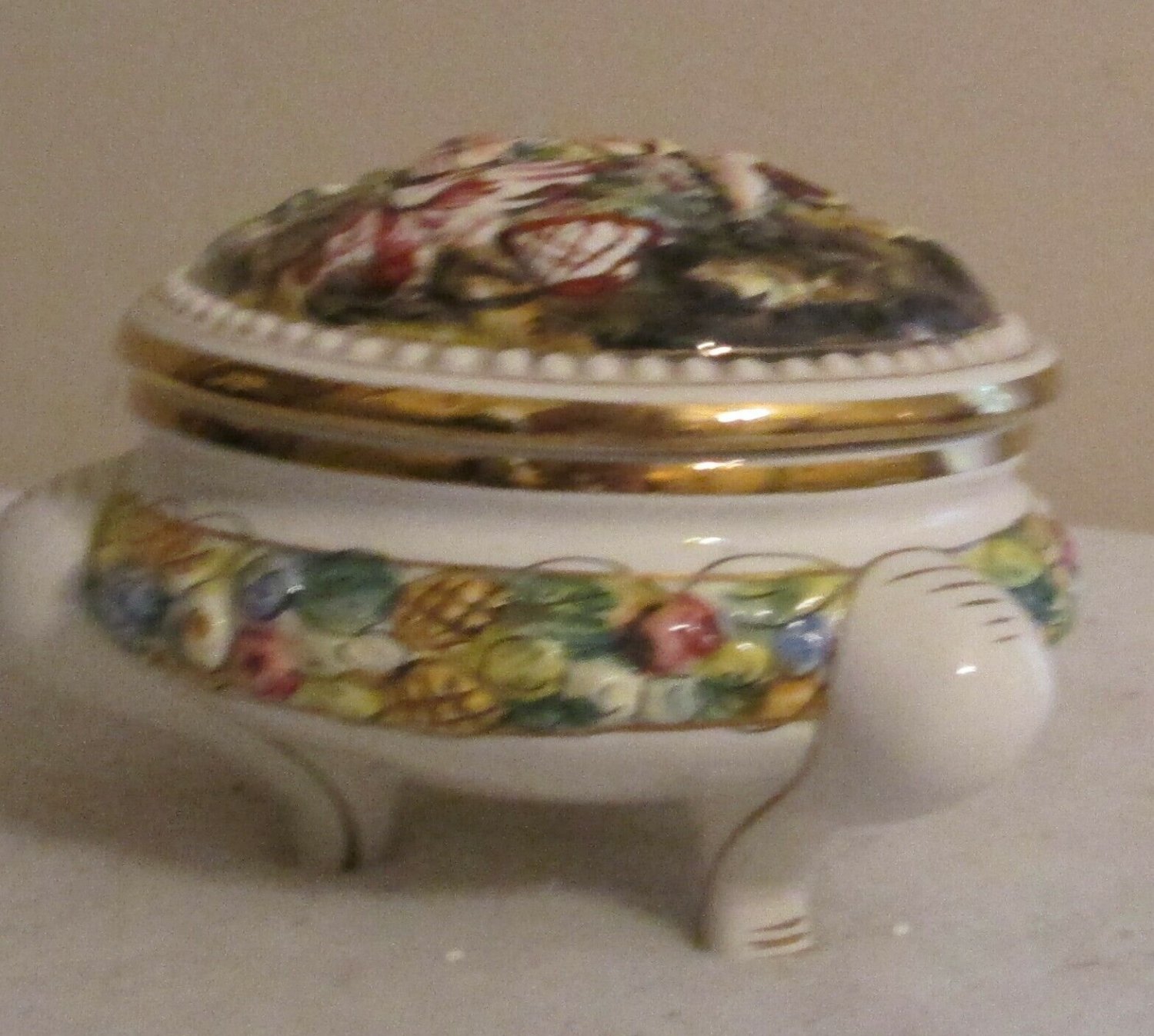 CAPODIMONTE ITALY NUDE CHERUB   TRINKET BOX FOOTED