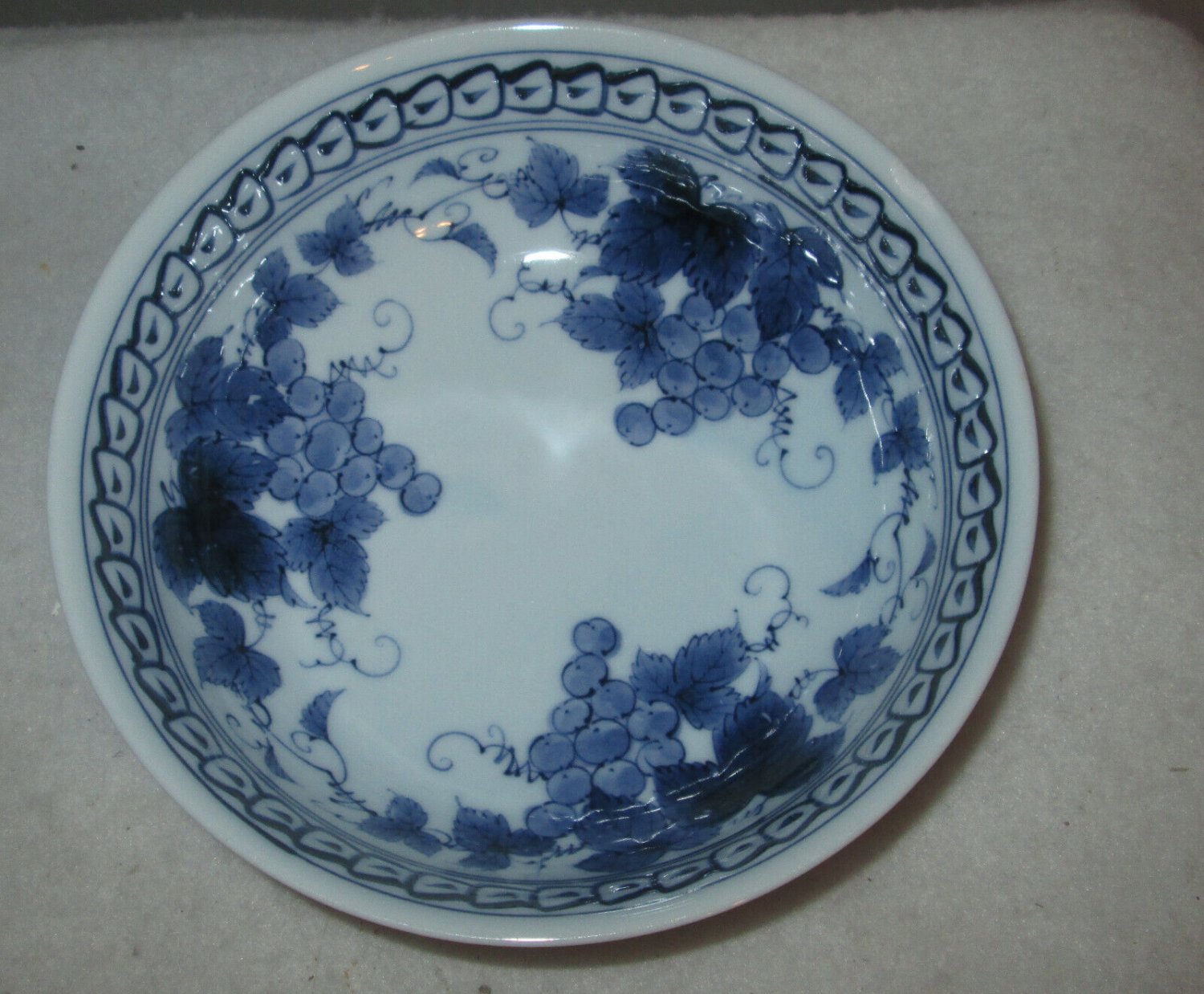 (2) Chinese Blue/ White Porcelain Grapes Floral Dish Bowl