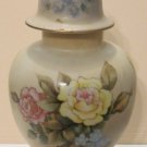 "COR" VICTORIAN GARDENS/VICTORIAN ROSE. URN WITH HAND PAINTED ROSES. CENTERPIECE
