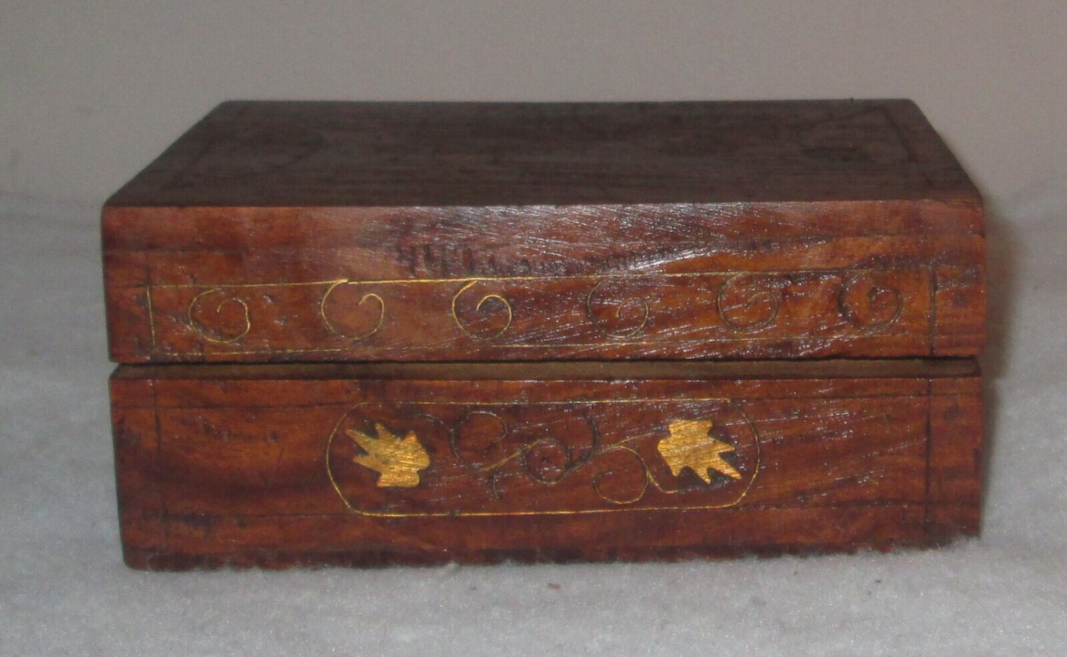 NICE WOOD ETCHED HAND MADE JEWELRY TRINKET BOX