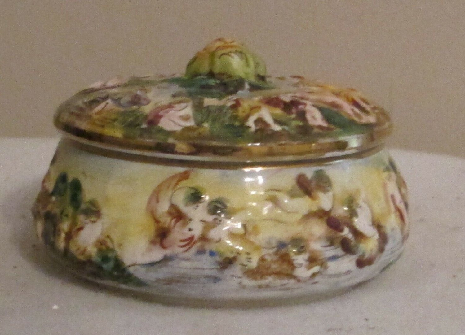R. CAPODIMONTE LIDDED BOWL,   NUDE CHERUBS,