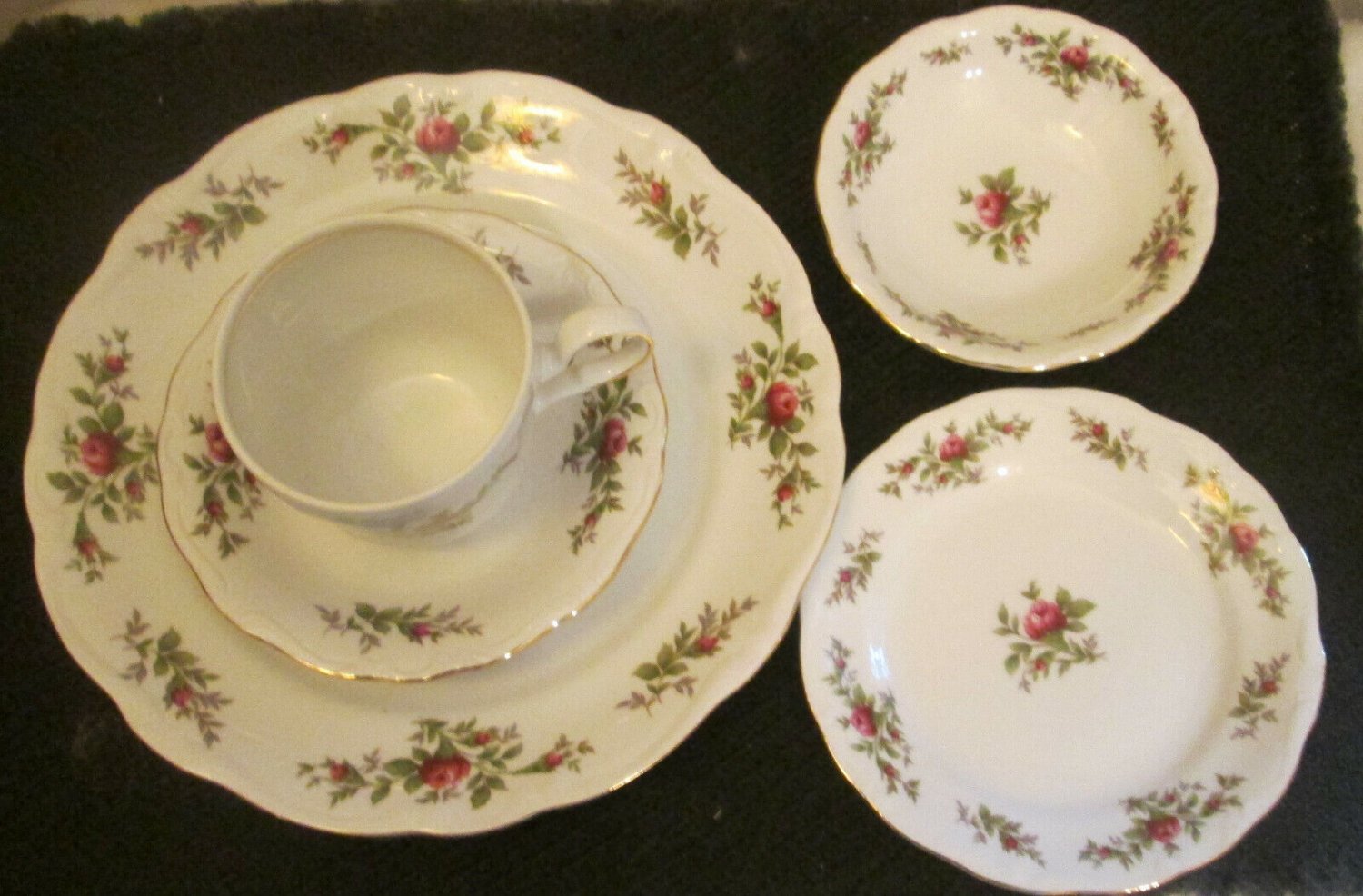 Traditions Fine China Johann Haviland Moss Rose 5 Piece Place Setting